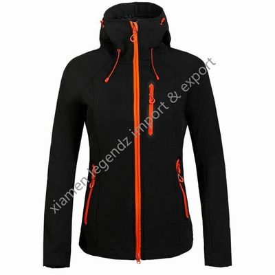 Outerwear женщин зимы функциональных водоустойчивых курток Softshell на открытом воздухе Breathable