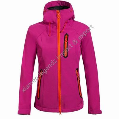 Outerwear женщин зимы функциональных водоустойчивых курток Softshell на открытом воздухе Breathable