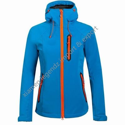 Outerwear женщин зимы функциональных водоустойчивых курток Softshell на открытом воздухе Breathable