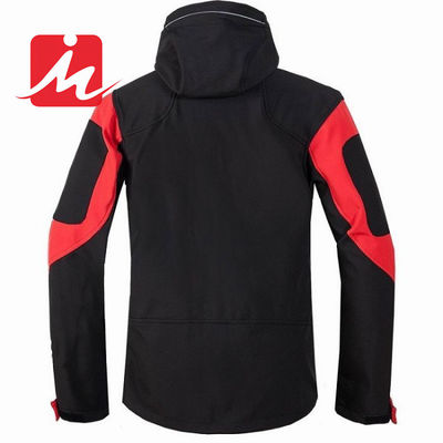 Люди курток Softshell горы на открытом воздухе водоустойчивые куртки зимы